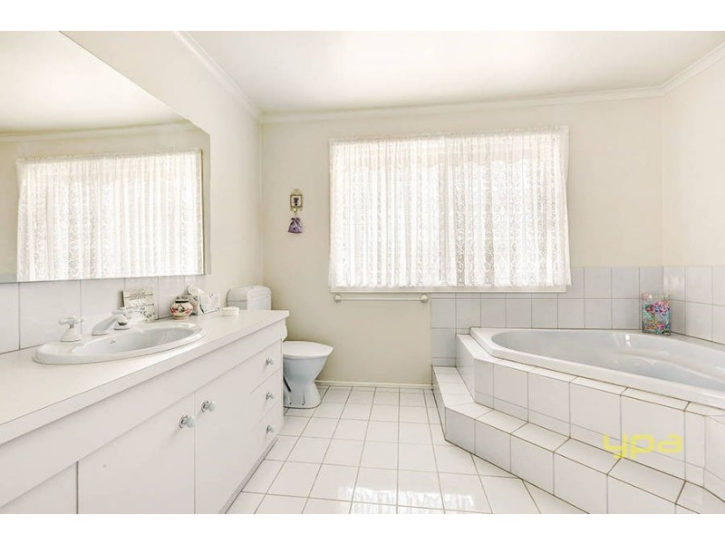 6 Strahan Court, Keilor Downs VIC 3038