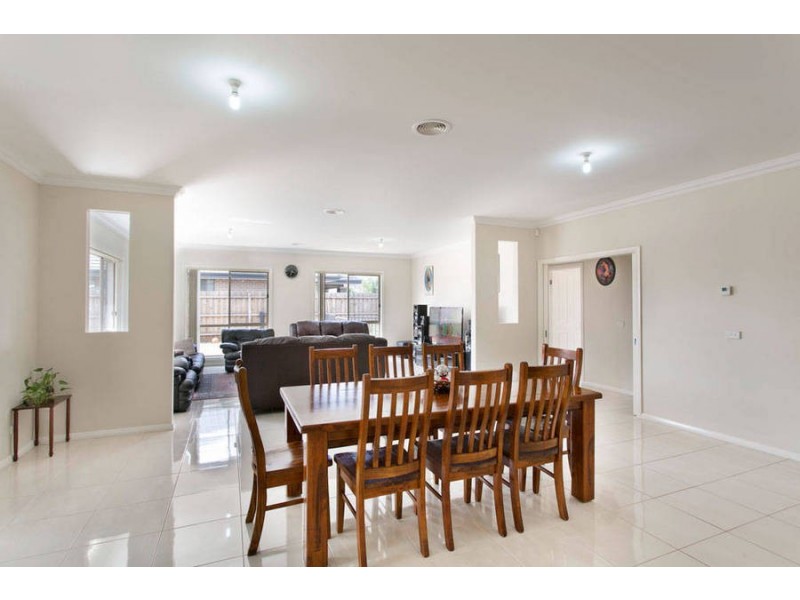 53 Double Bay Drive, Taylors Hill VIC 3037