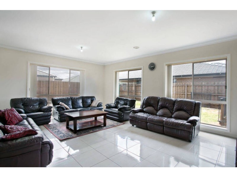 53 Double Bay Drive, Taylors Hill VIC 3037