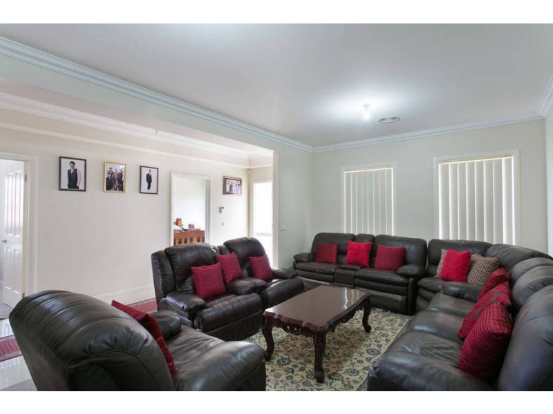 53 Double Bay Drive, Taylors Hill VIC 3037