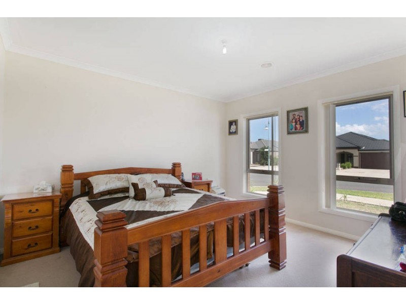 53 Double Bay Drive, Taylors Hill VIC 3037