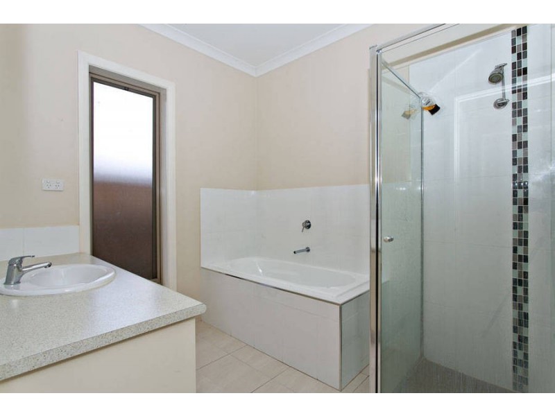 53 Double Bay Drive, Taylors Hill VIC 3037