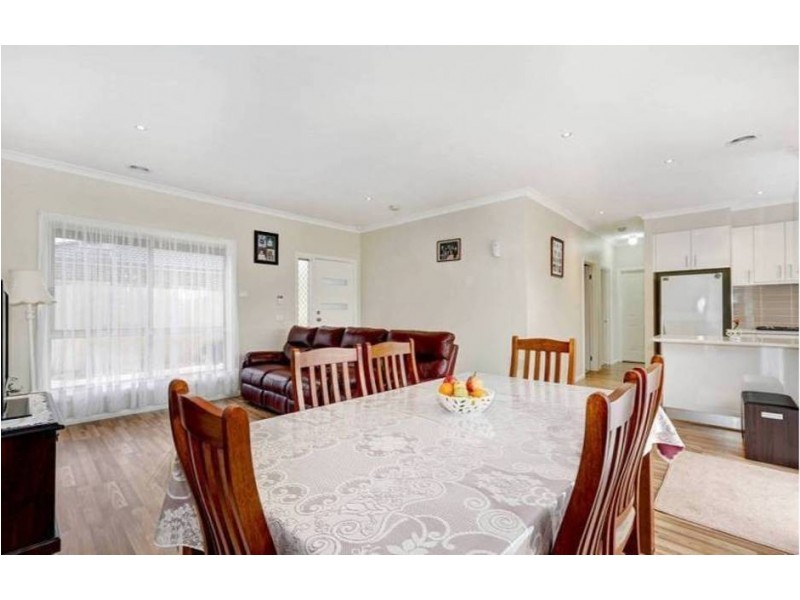 2/367 Taylors Road, Kings Park VIC 3021