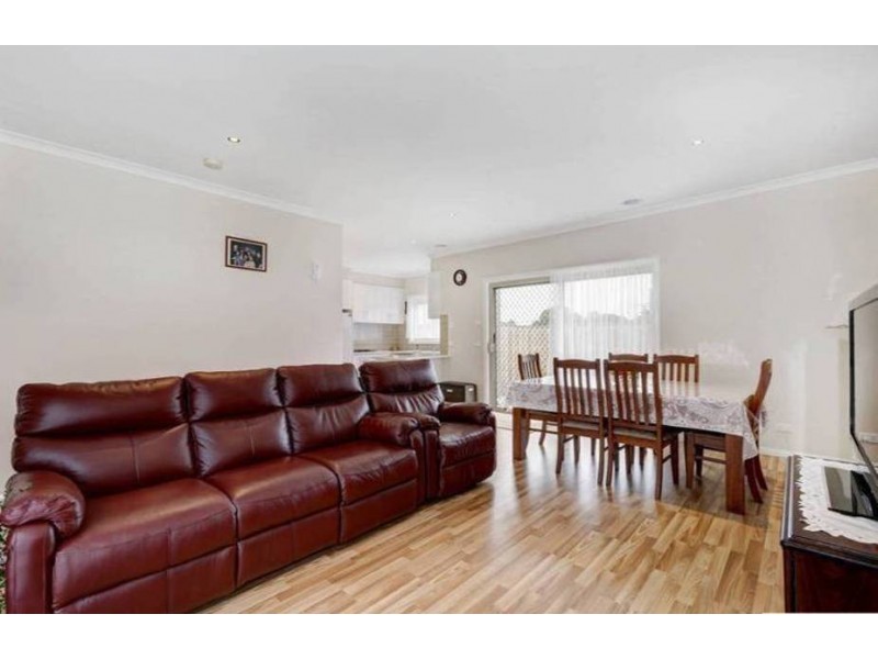 2/367 Taylors Road, Kings Park VIC 3021