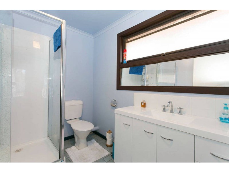 9 Mallacoota Court, Taylors Lakes VIC 3038