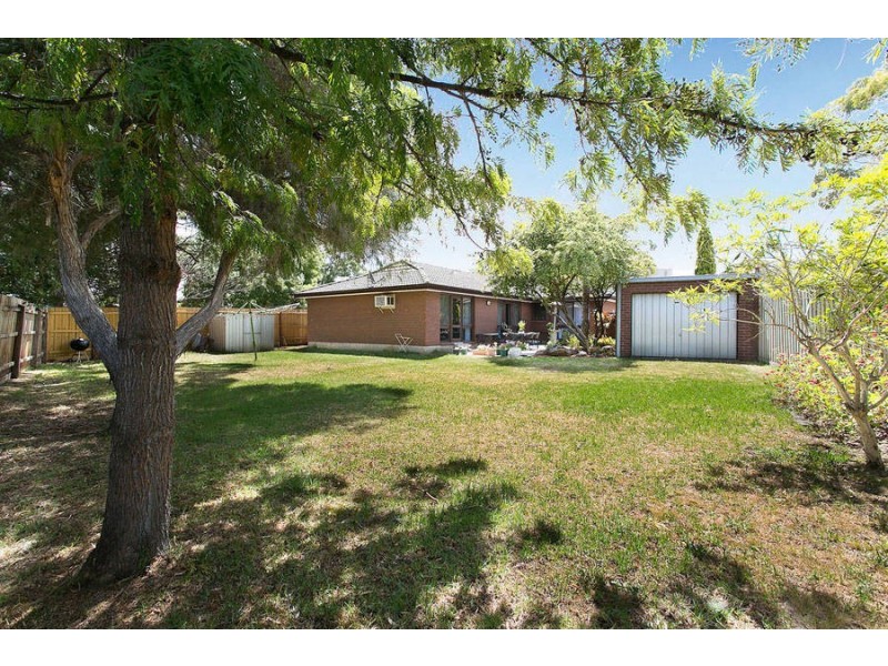 9 Mallacoota Court, Taylors Lakes VIC 3038