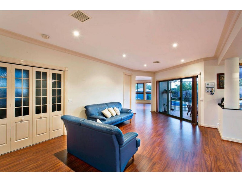 21 Burrowye Crescent, Keilor VIC 3036