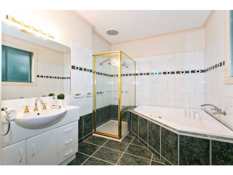 21 Burrowye Crescent, Keilor VIC 3036