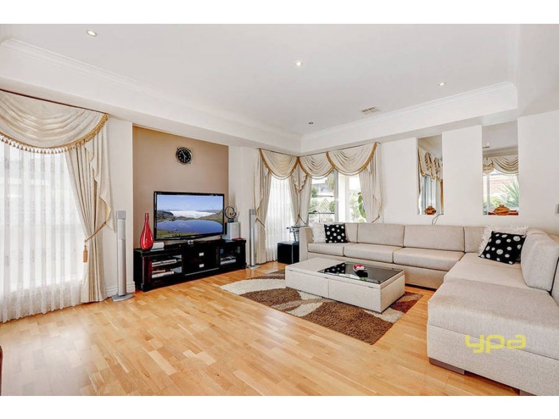 16 Pyrmont Terrace, Taylors Hill VIC 3037