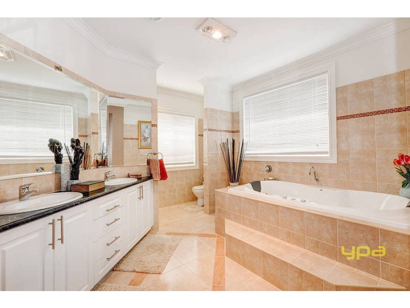 16 Pyrmont Terrace, Taylors Hill VIC 3037