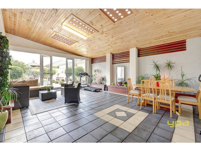 16 Pyrmont Terrace, Taylors Hill VIC 3037