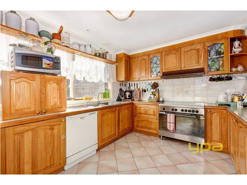 8 Camdale Parade, St Albans VIC 3021