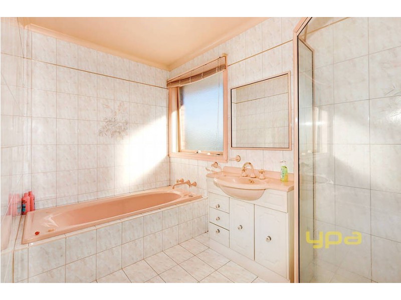 8 Camdale Parade, St Albans VIC 3021