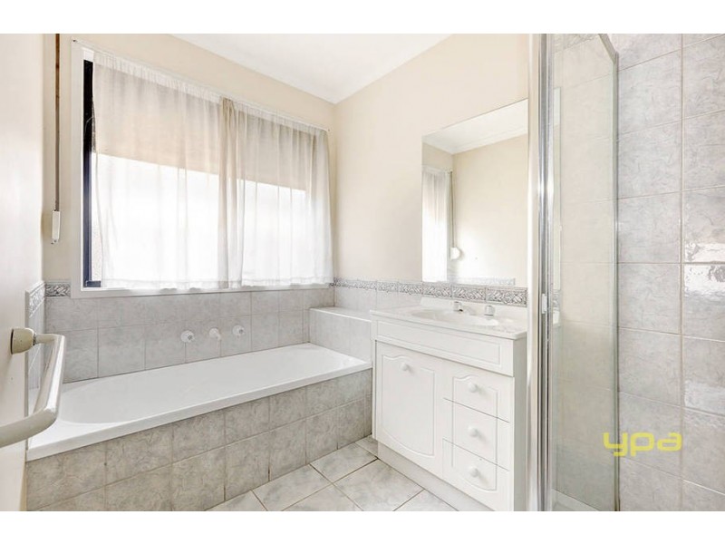 14 Brindalee Way, Hillside VIC 3037