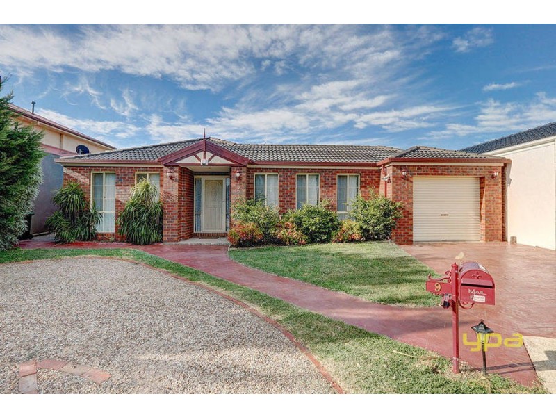 9 Southbank Walk, Taylors Hill VIC 3037