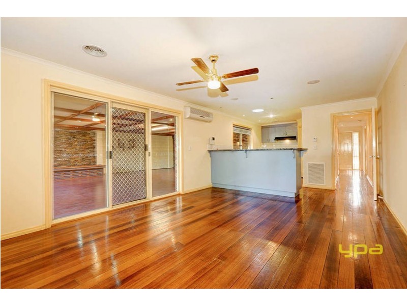 9 Southbank Walk, Taylors Hill VIC 3037