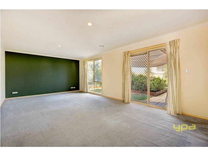 9 Southbank Walk, Taylors Hill VIC 3037