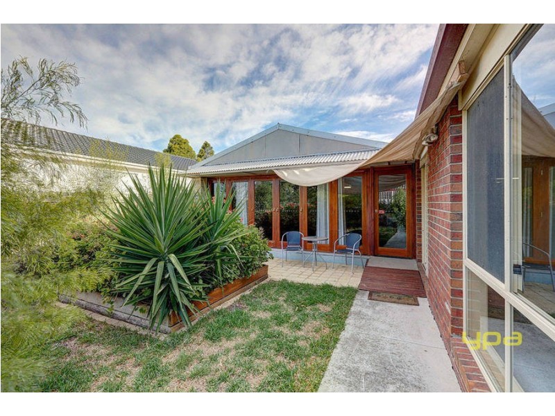 9 Southbank Walk, Taylors Hill VIC 3037
