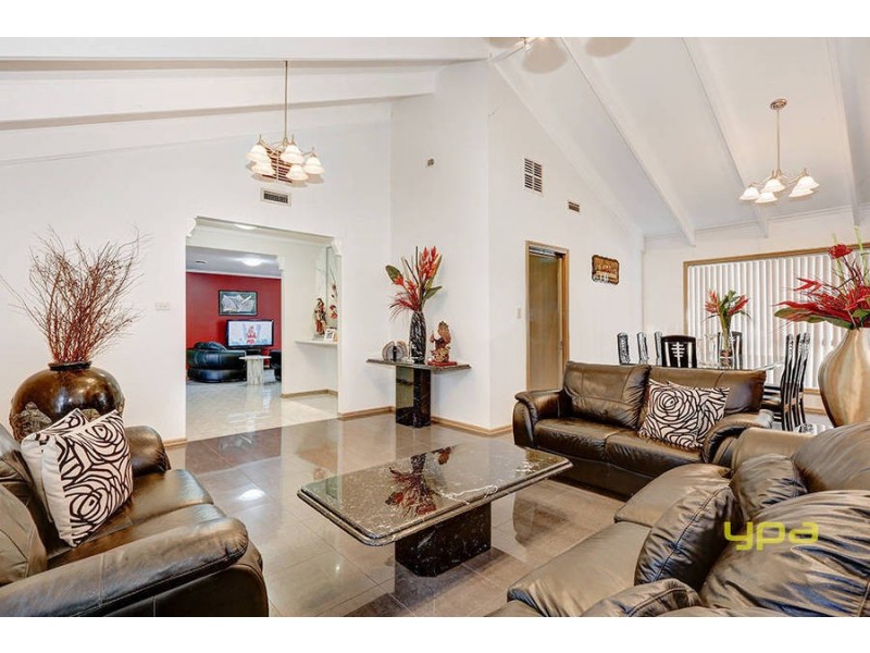 14 Laverock Court, Taylors Lakes VIC 3038