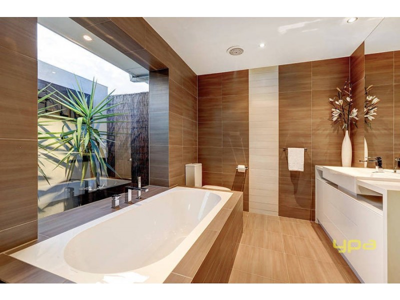 43 Fastnet Drive, Taylors Lakes VIC 3038