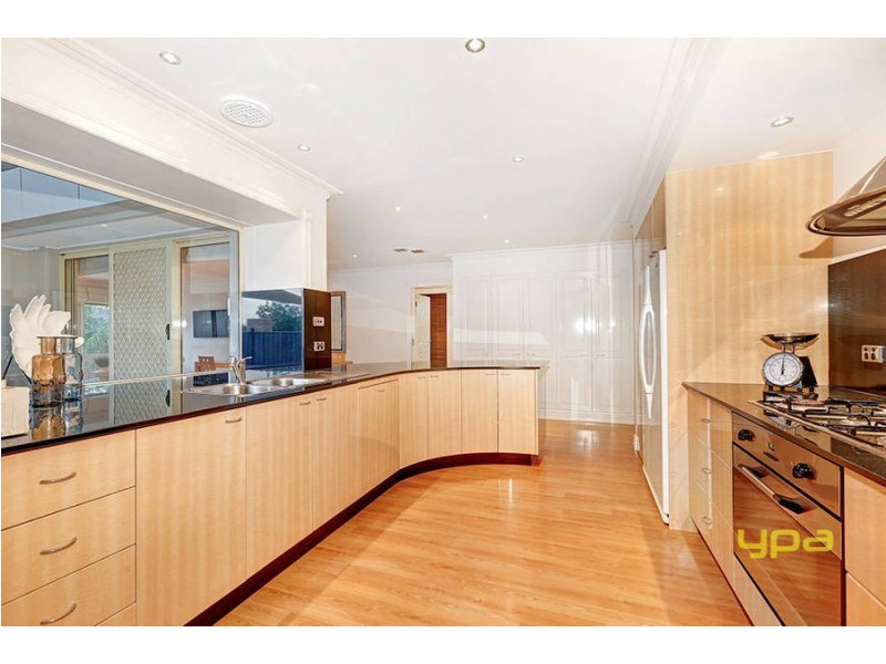 43 Fastnet Drive, Taylors Lakes VIC 3038