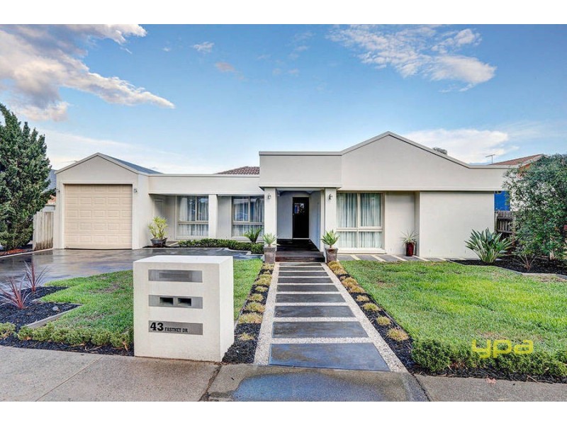 43 Fastnet Drive, Taylors Lakes VIC 3038