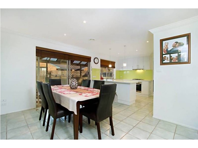 82 Glenbruar Drive, Hillside VIC 3037