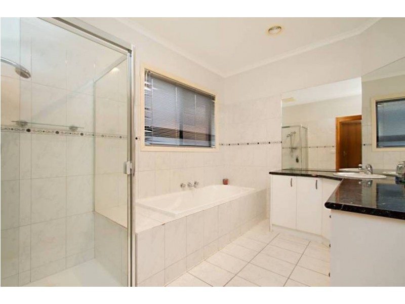 15 Allenby Road, Hillside VIC 3037