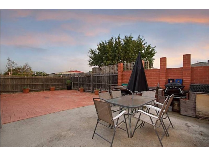 15 Allenby Road, Hillside VIC 3037