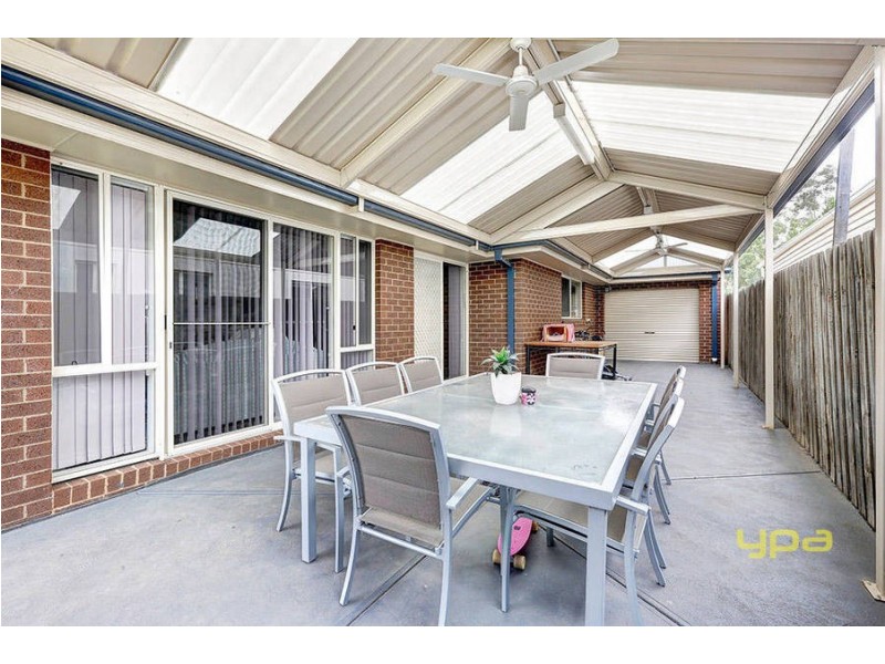 18 Eildon CCT, Taylors Hill VIC 3037