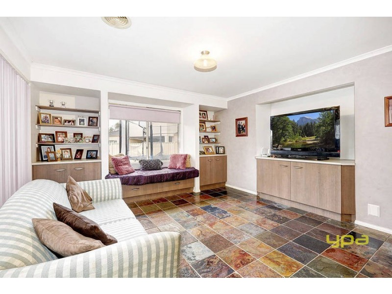 18 Eildon CCT, Taylors Hill VIC 3037