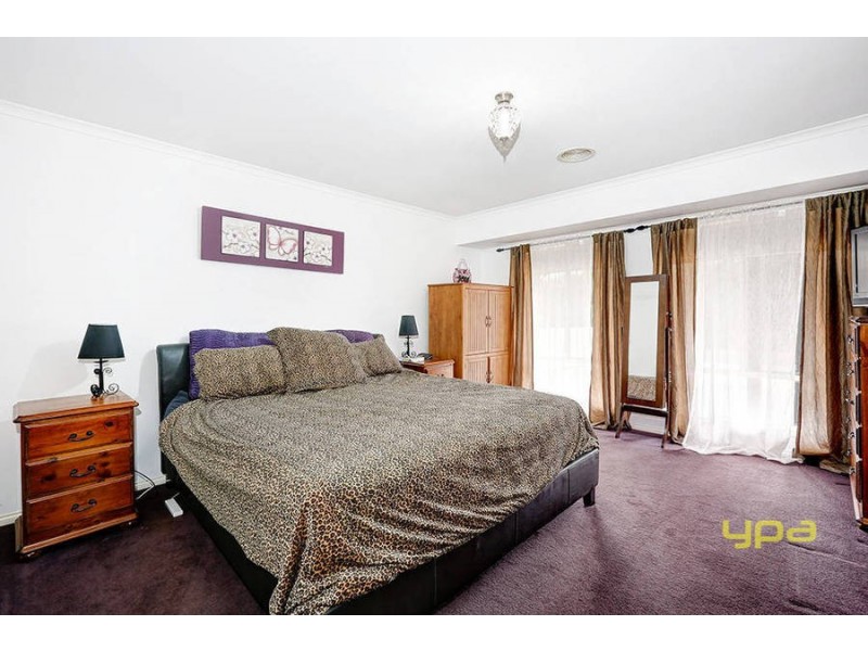 18 Eildon CCT, Taylors Hill VIC 3037