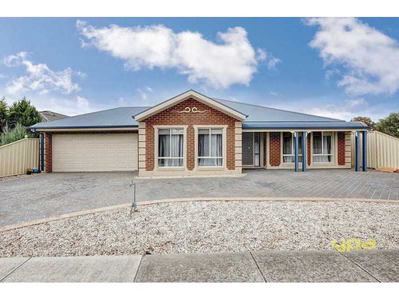 18 Eildon CCT, Taylors Hill VIC 3037