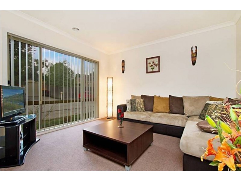 10 Tintern Loop, Hillside VIC 3037