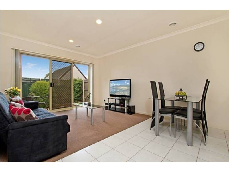10 Tintern Loop, Hillside VIC 3037