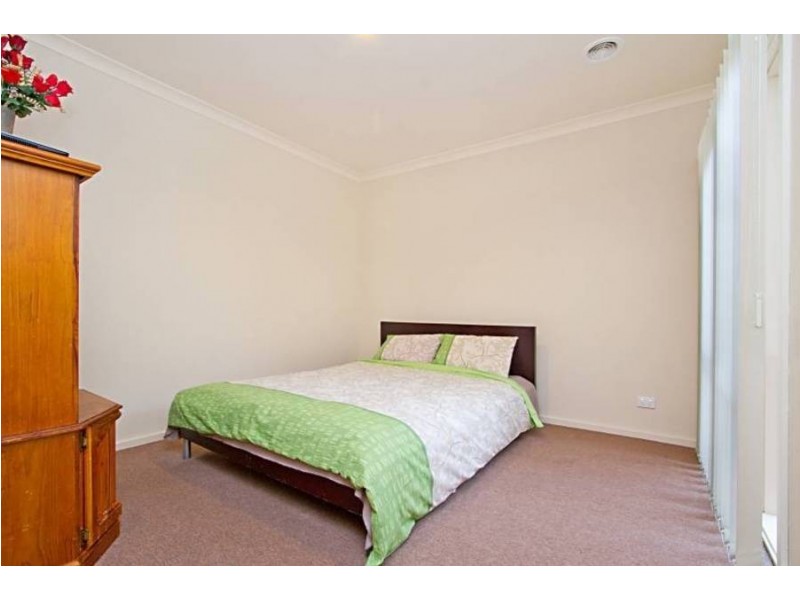 10 Tintern Loop, Hillside VIC 3037