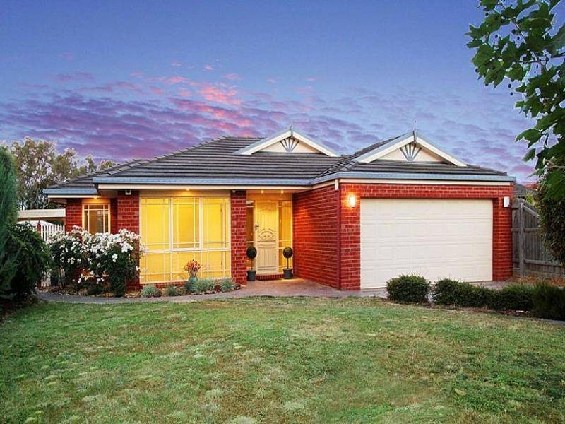 13 Rowell Place, Taylors Lakes VIC 3038