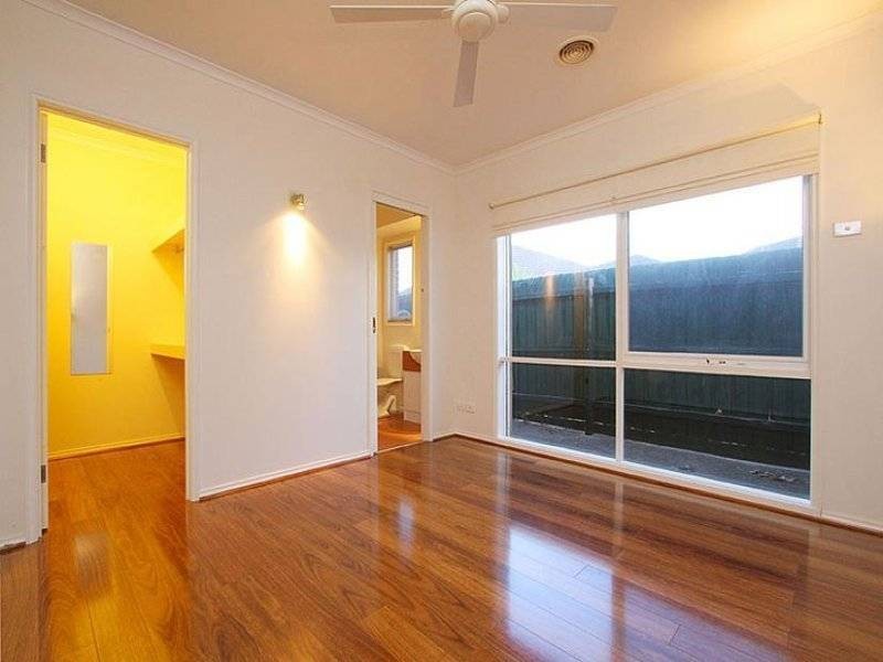 13 Rowell Place, Taylors Lakes VIC 3038