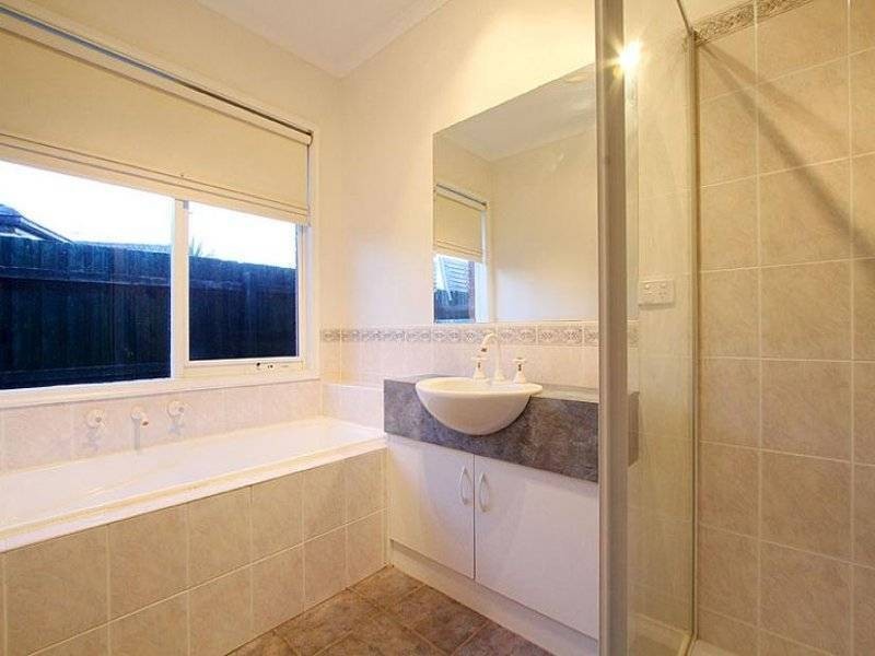 13 Rowell Place, Taylors Lakes VIC 3038