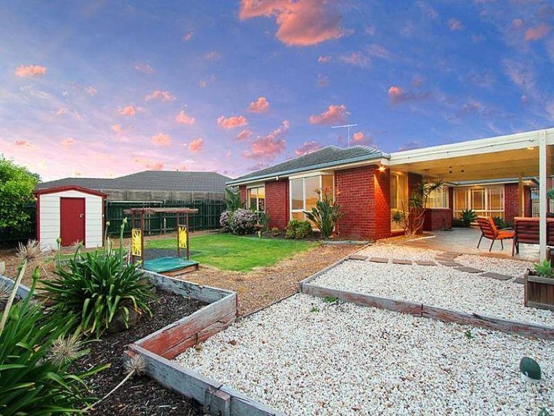 13 Rowell Place, Taylors Lakes VIC 3038