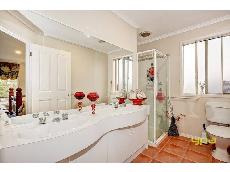 9 Rockwood Place, Hillside VIC 3037