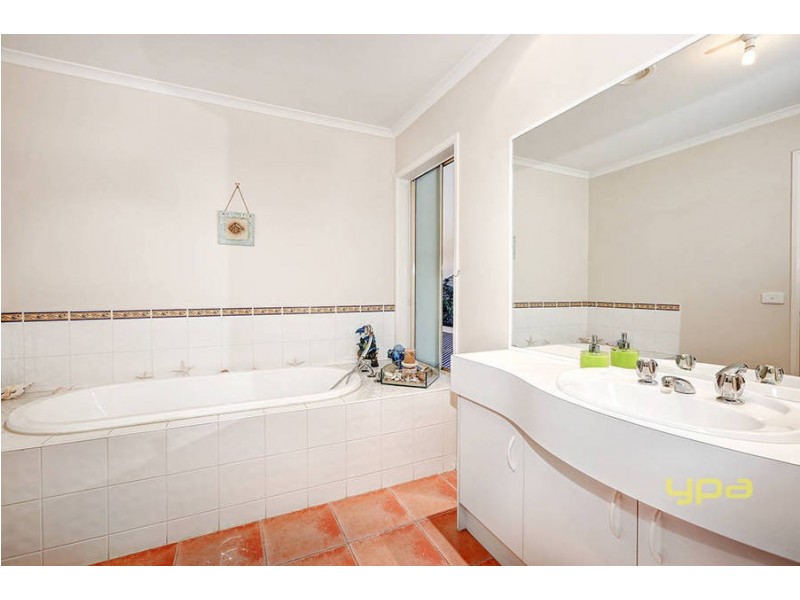 9 Rockwood Place, Hillside VIC 3037