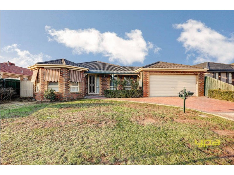 8 Mark Drive, Hillside VIC 3037