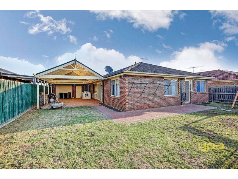 8 Mark Drive, Hillside VIC 3037