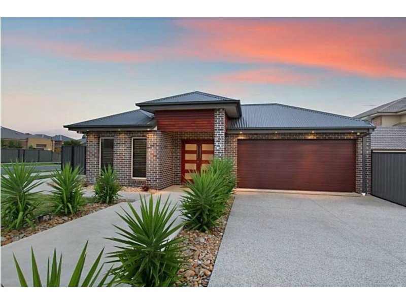 77 Banchory Avenue, Hillside VIC 3037