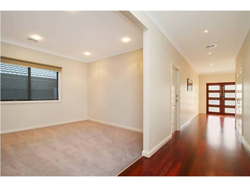 77 Banchory Avenue, Hillside VIC 3037