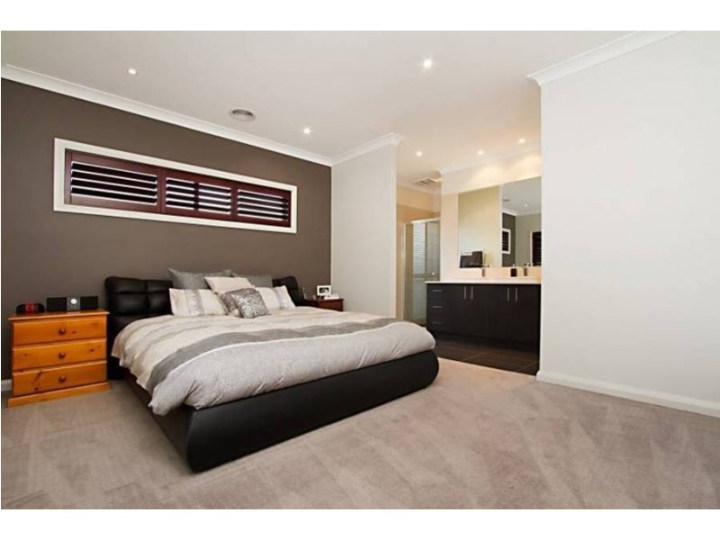 77 Banchory Avenue, Hillside VIC 3037