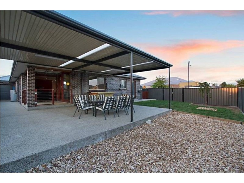 77 Banchory Avenue, Hillside VIC 3037