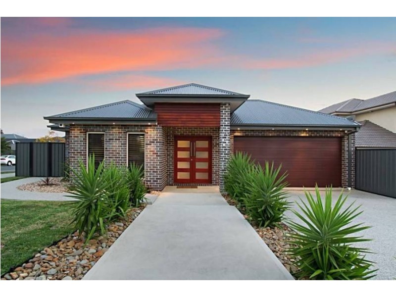 77 Banchory Avenue, Hillside VIC 3037