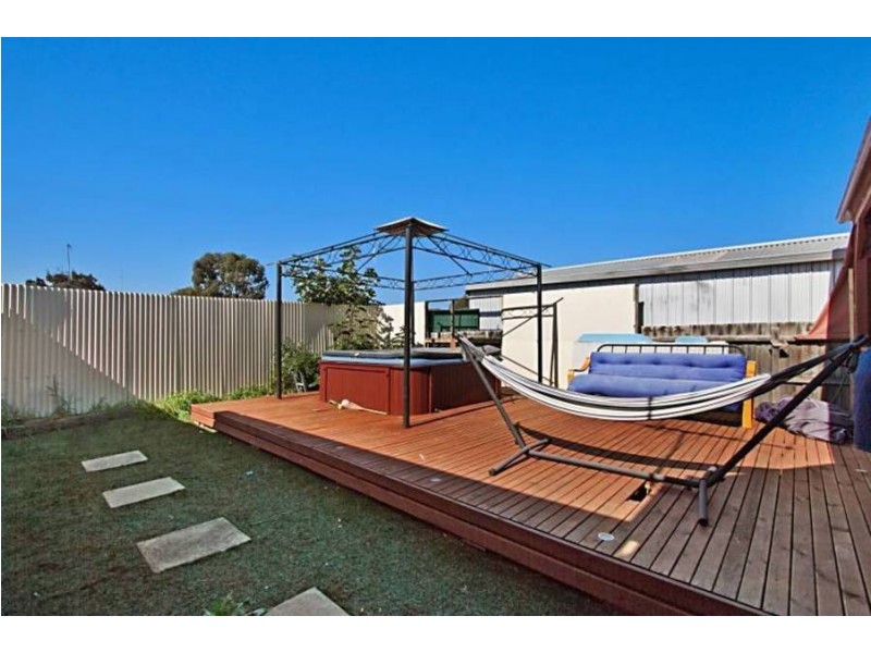 4 Wallace Street, Delahey VIC 3037